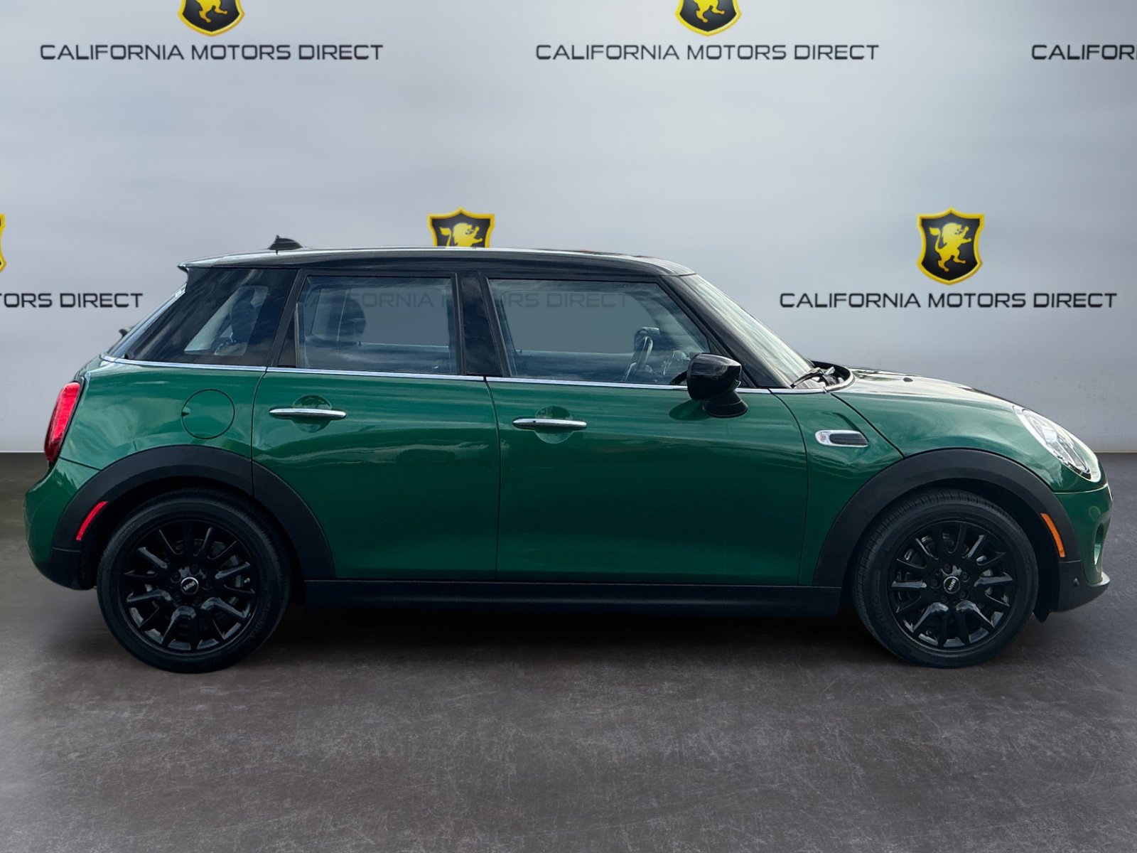 Used 2020 MINI Cooper 4-Door Hardtop FWD image 4