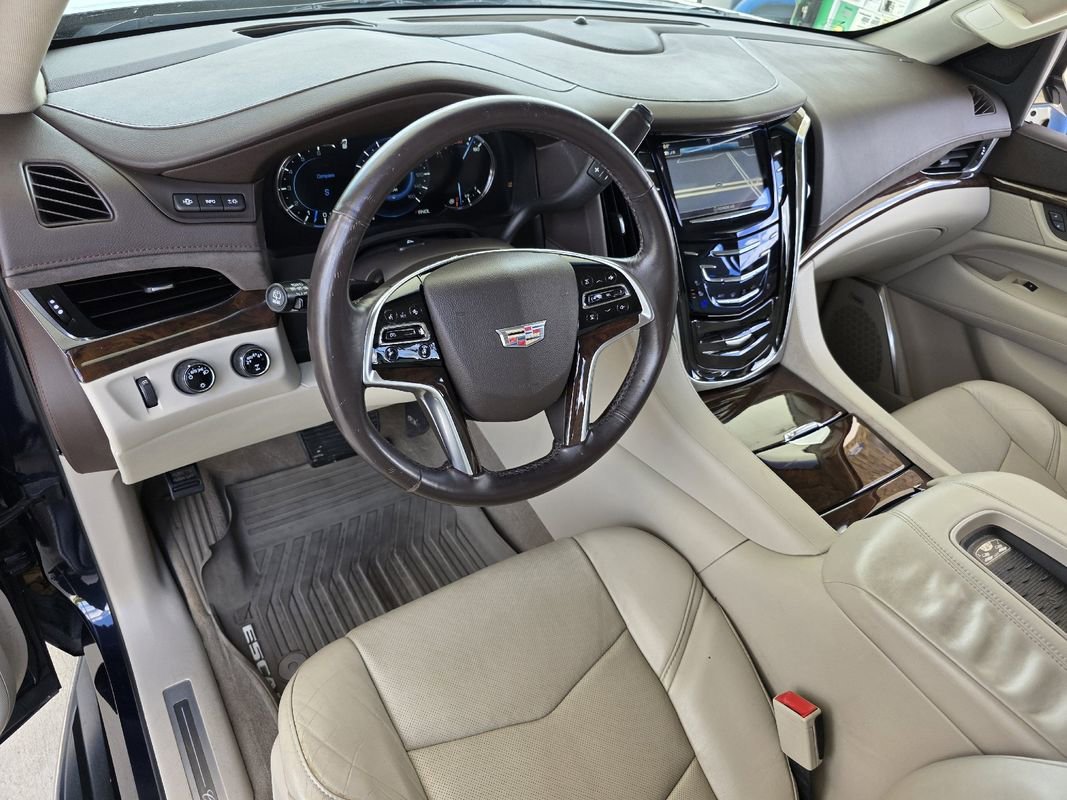 Used 2017 Cadillac Escalade ESV Luxury image 12