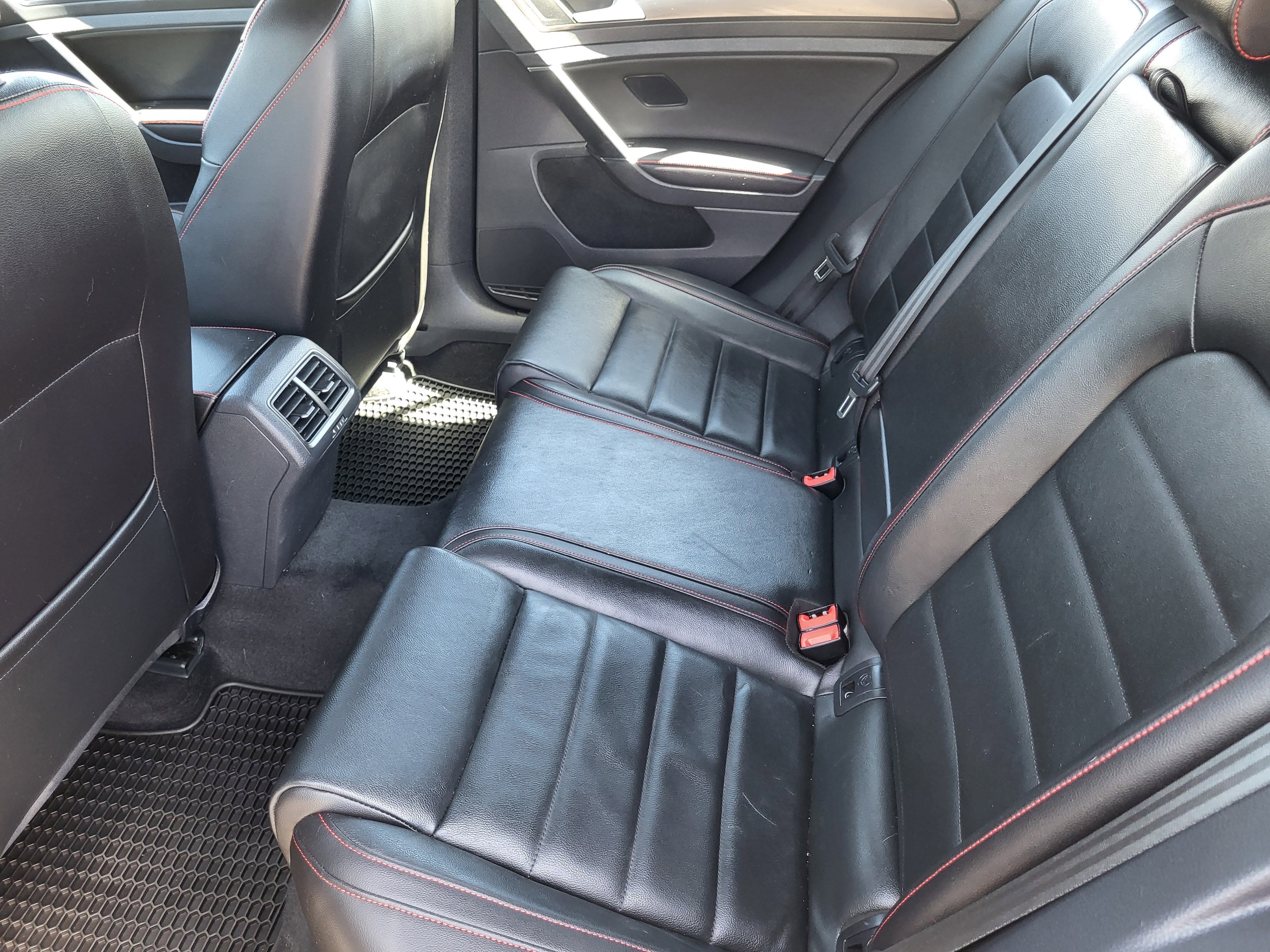 Used 2018 Volkswagen GTI SE w/ SE Leather Package FWD image 23