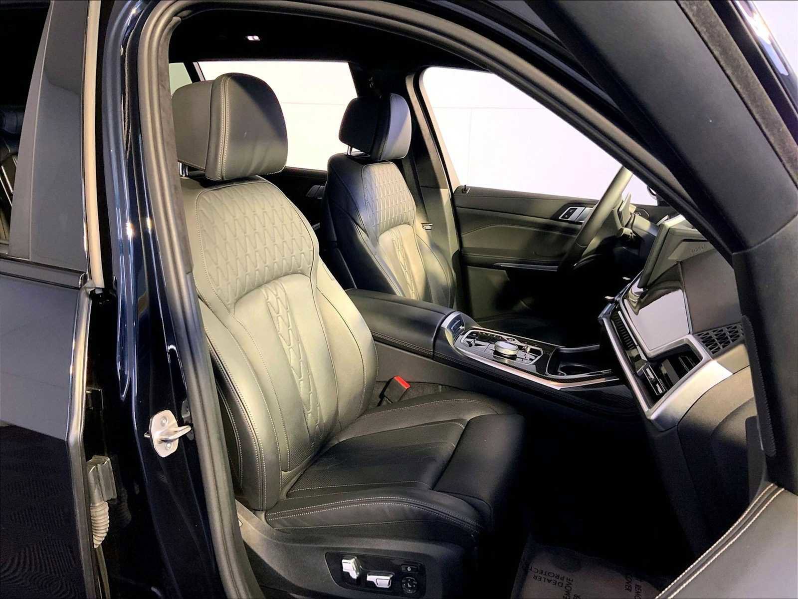 Used 2024 BMW X7 M60i w/ Executive Package image 18
