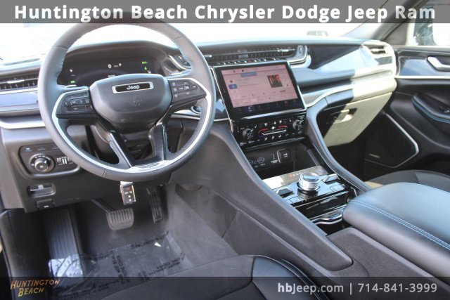 Used 2023 Jeep Grand Cherokee Trailhawk image 15