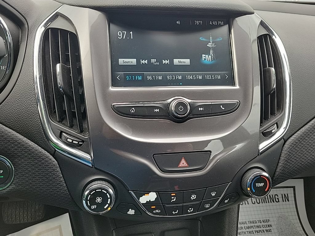 Used 2018 Chevrolet Cruze LT w/ Convenience Package FWD image 12