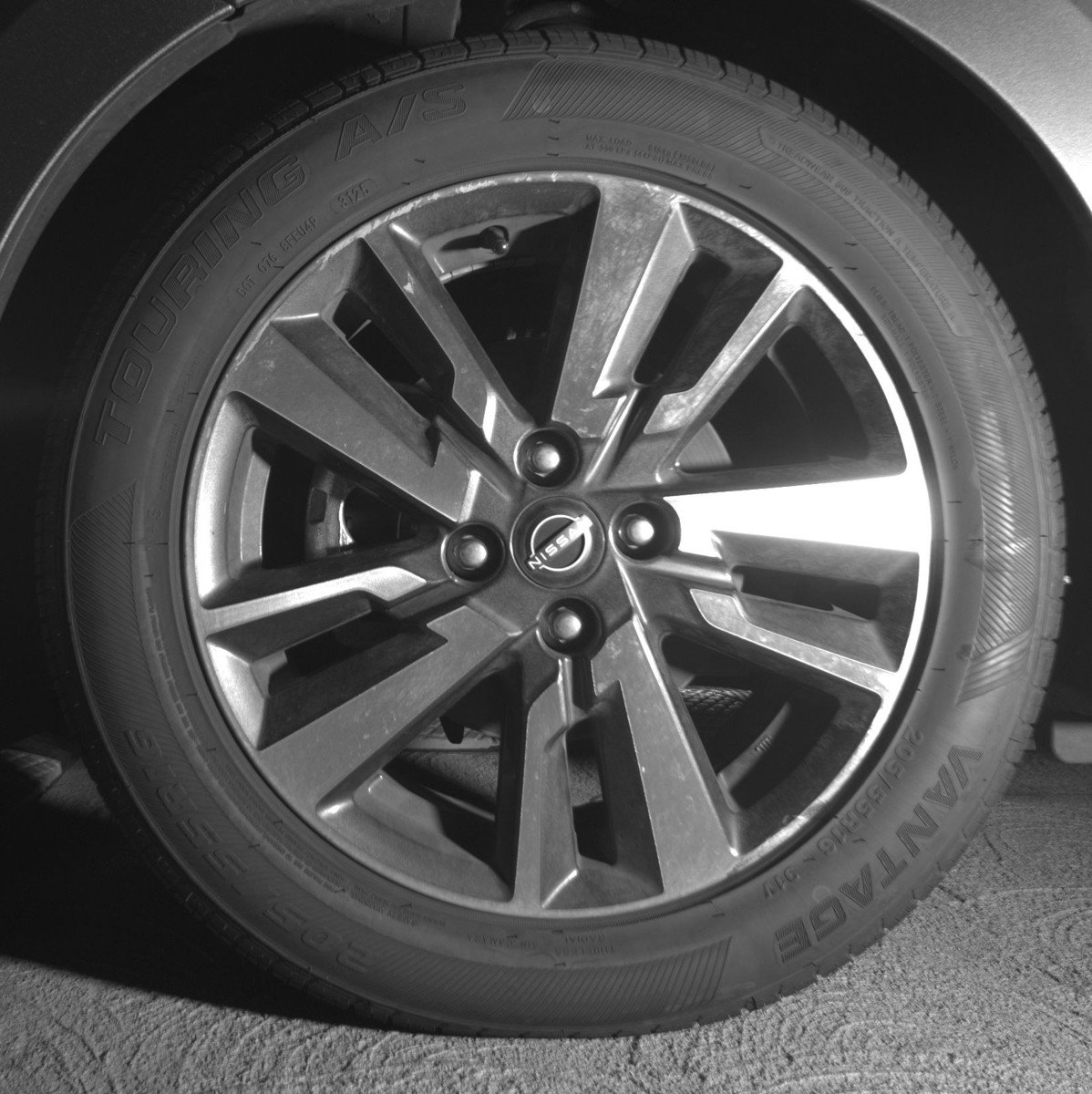 Used 2025 Nissan Versa SV image 12