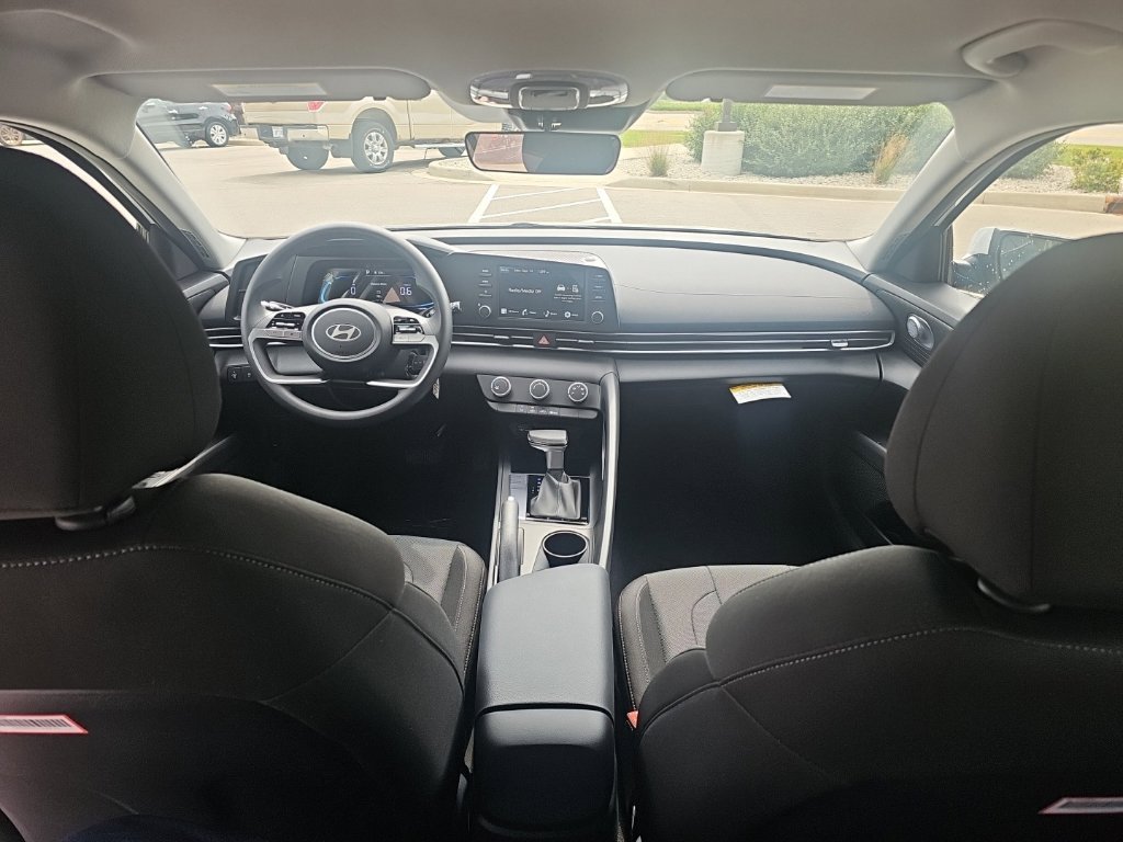 New 2026 Hyundai Elantra SE FWD image 29