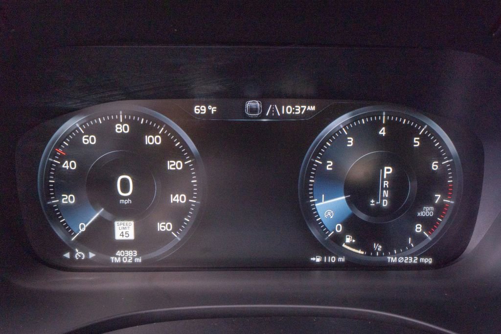 Used 2021 Volvo XC60 T5 Momentum w/ Climate Package image 13