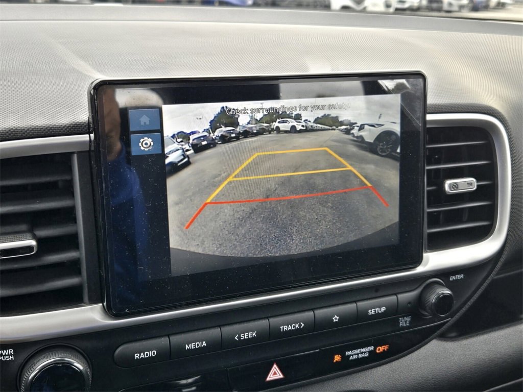 Certified 2025 Hyundai Venue SEL image 21
