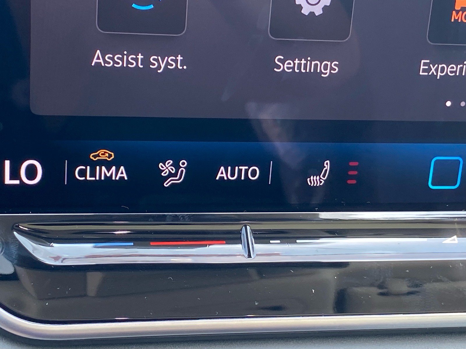 New 2026 Volkswagen Tiguan SE AWD/4WD image 8