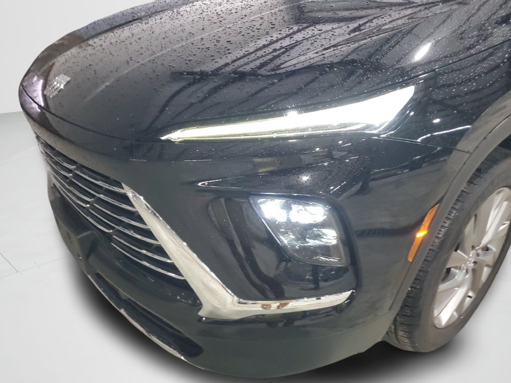 Used 2025 Buick Enclave Preferred AWD/4WD image 24