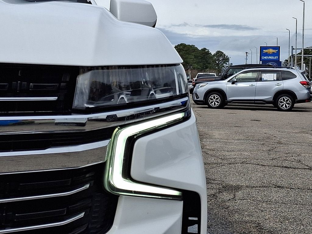Used 2022 Chevrolet Suburban LT AWD/4WD image 9