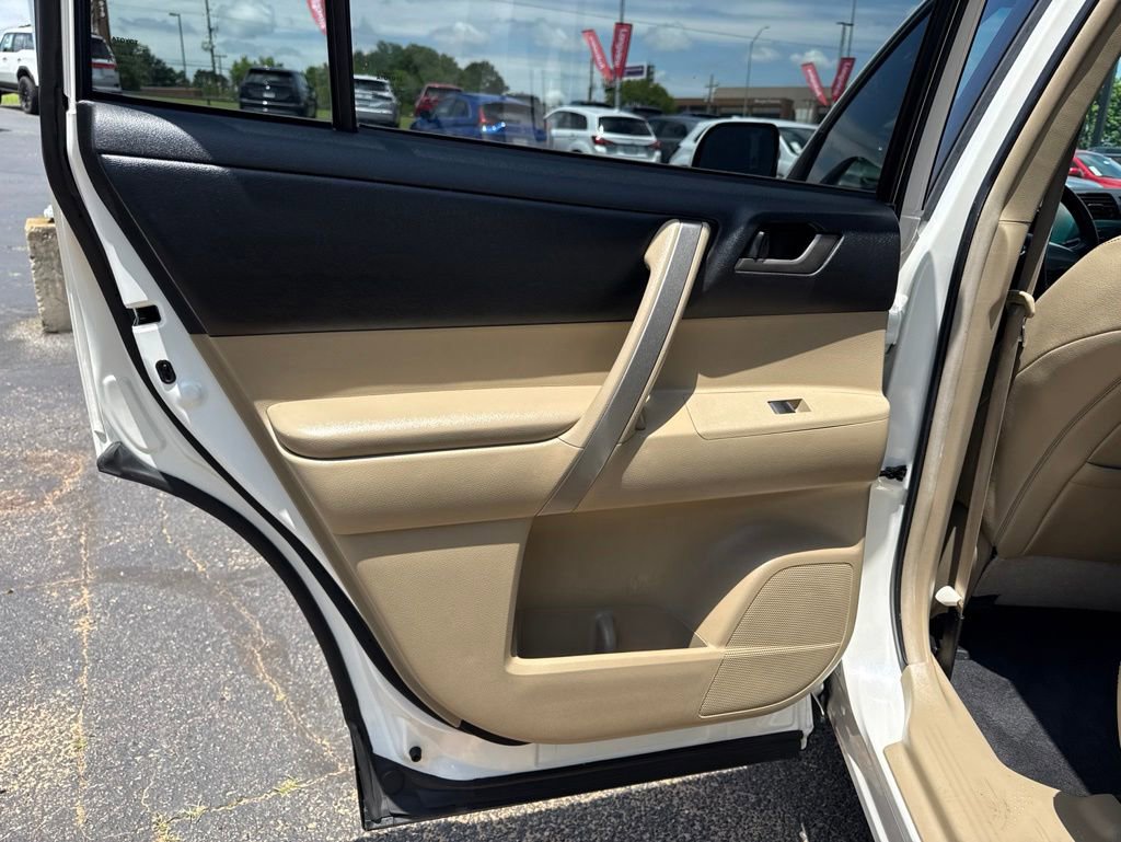 Used 2012 Toyota Highlander SE w/ Tow Pkg FWD image 31