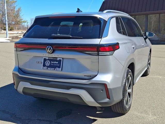 Certified 2025 Volkswagen Tiguan SE w/ Panoramic Sunroof Package AWD/4WD image 10