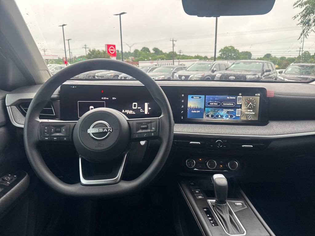 Used 2025 Nissan Kicks SV w/ Illumination Package AWD/4WD image 22