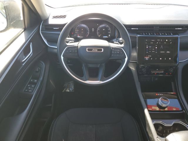 Used 2024 Jeep Grand Cherokee Laredo RWD image 31