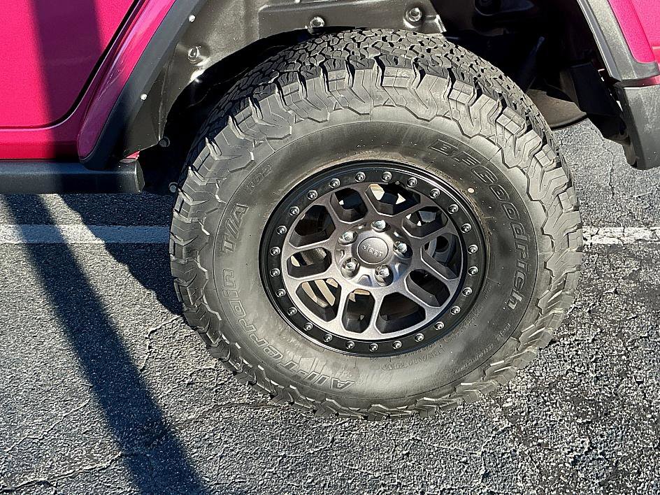 Used 2022 Jeep Wrangler Unlimited Rubicon w/ Xtreme Recon 35" Tire Package image 8