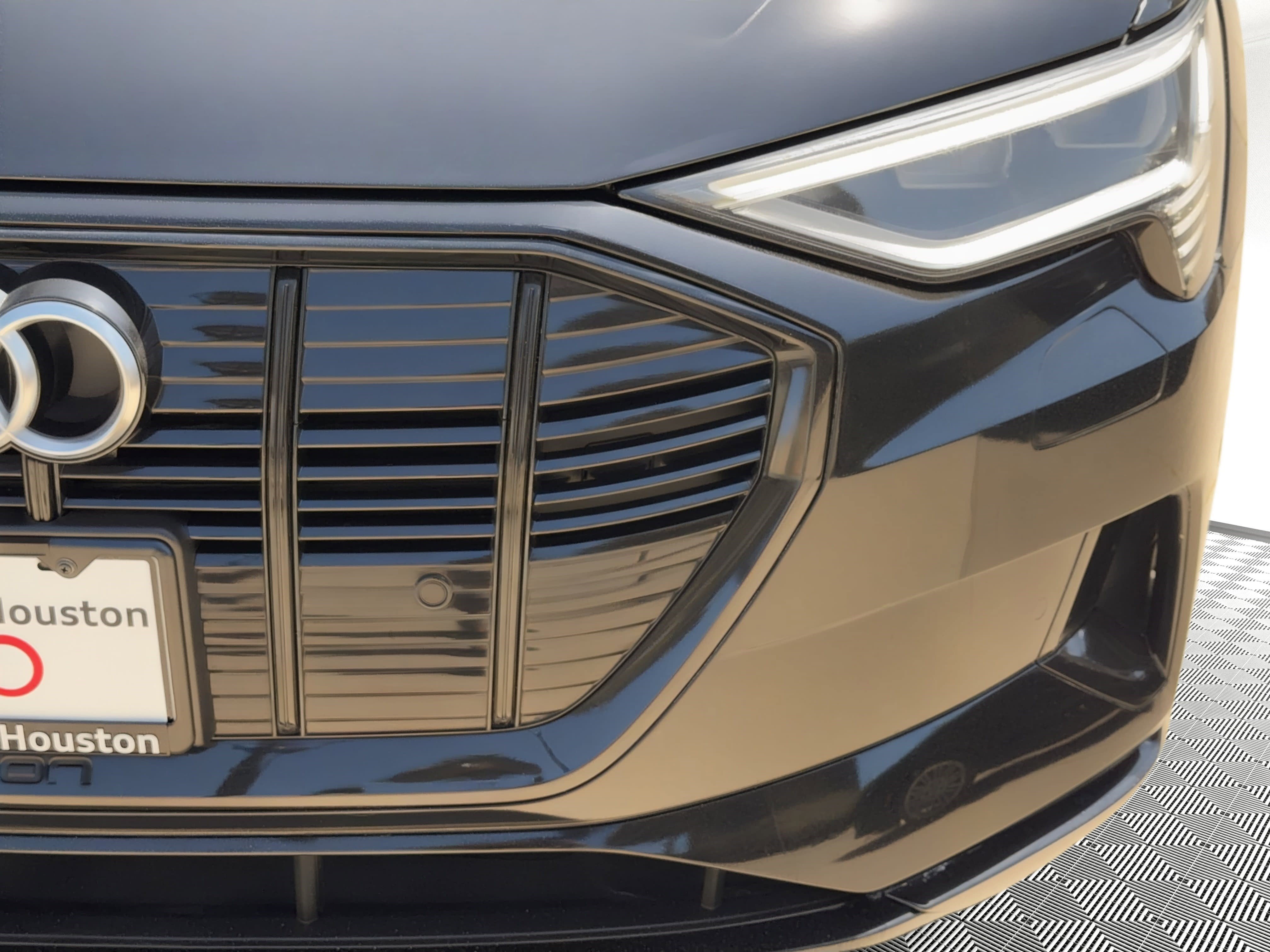 Used 2021 Audi e-tron Premium w/ Convenience Plus Package image 11