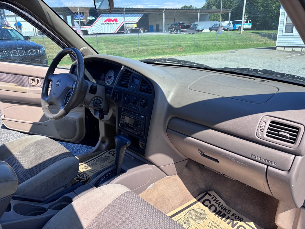 Used 2002 Nissan Pathfinder SE RWD image 25