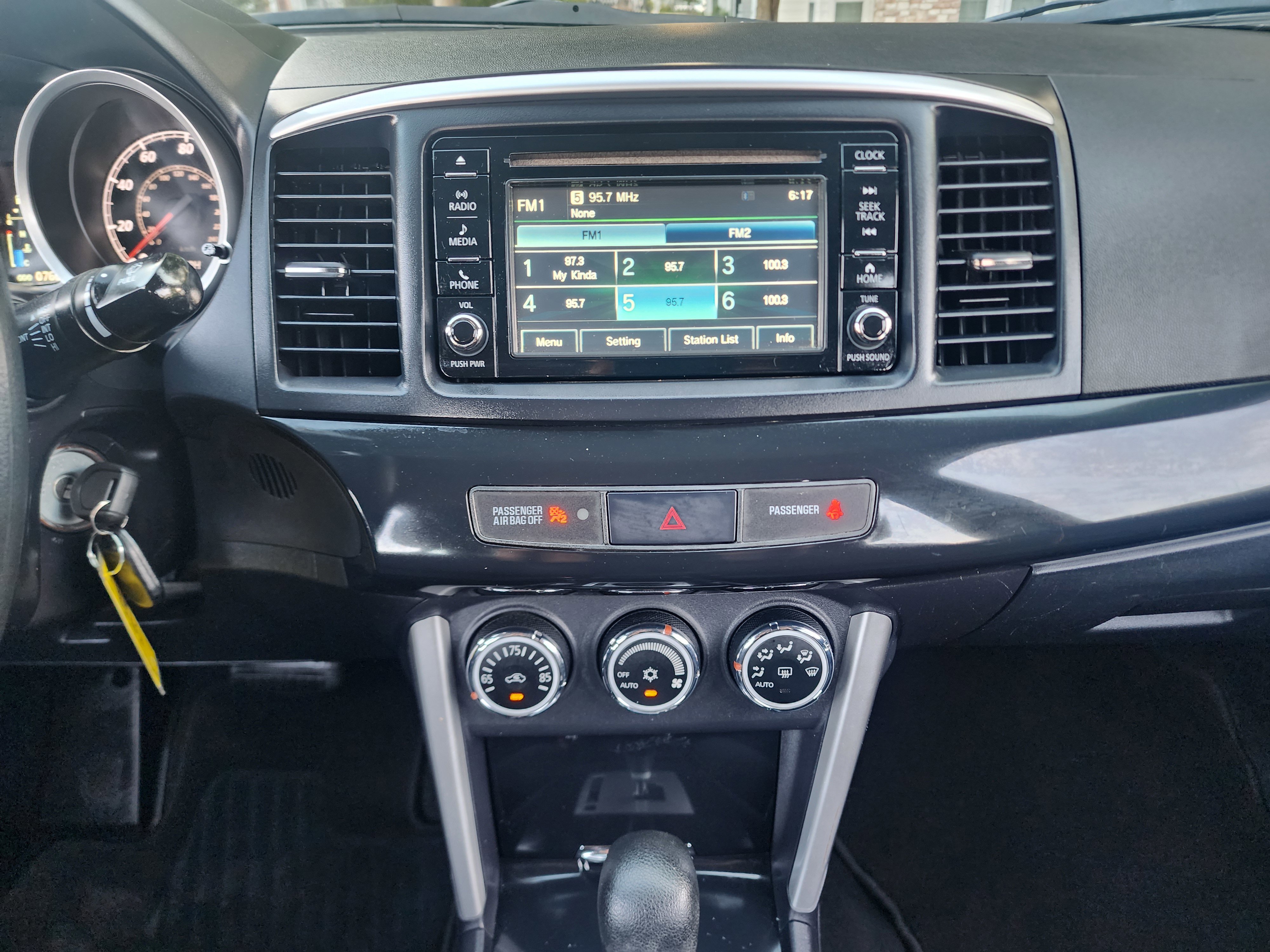 Used 2017 Mitsubishi Lancer ES FWD image 31