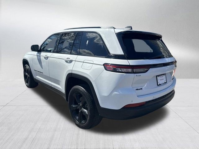 Certified 2024 Jeep Grand Cherokee Limited w/ Black Appearance Package image 8
