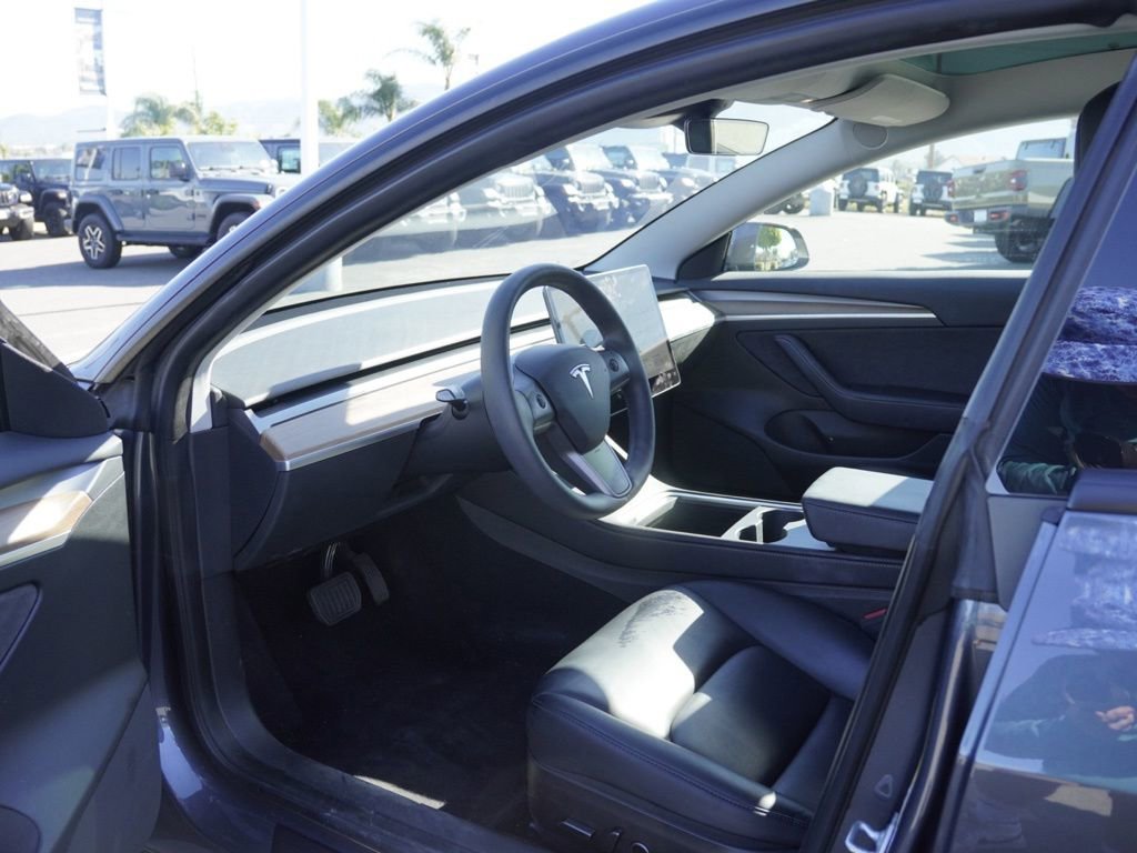 Used 2023 Tesla Model 3 Standard Range image 16