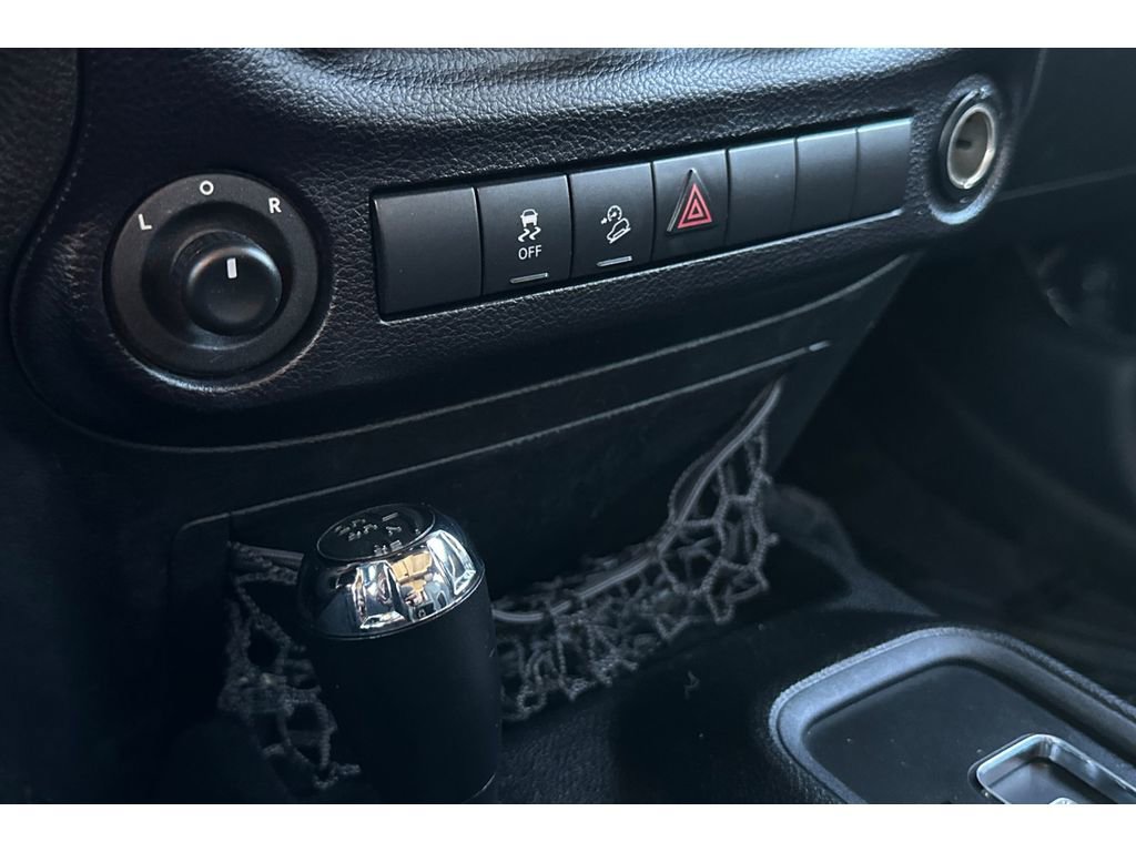 Used 2015 Jeep Wrangler Sport image 29