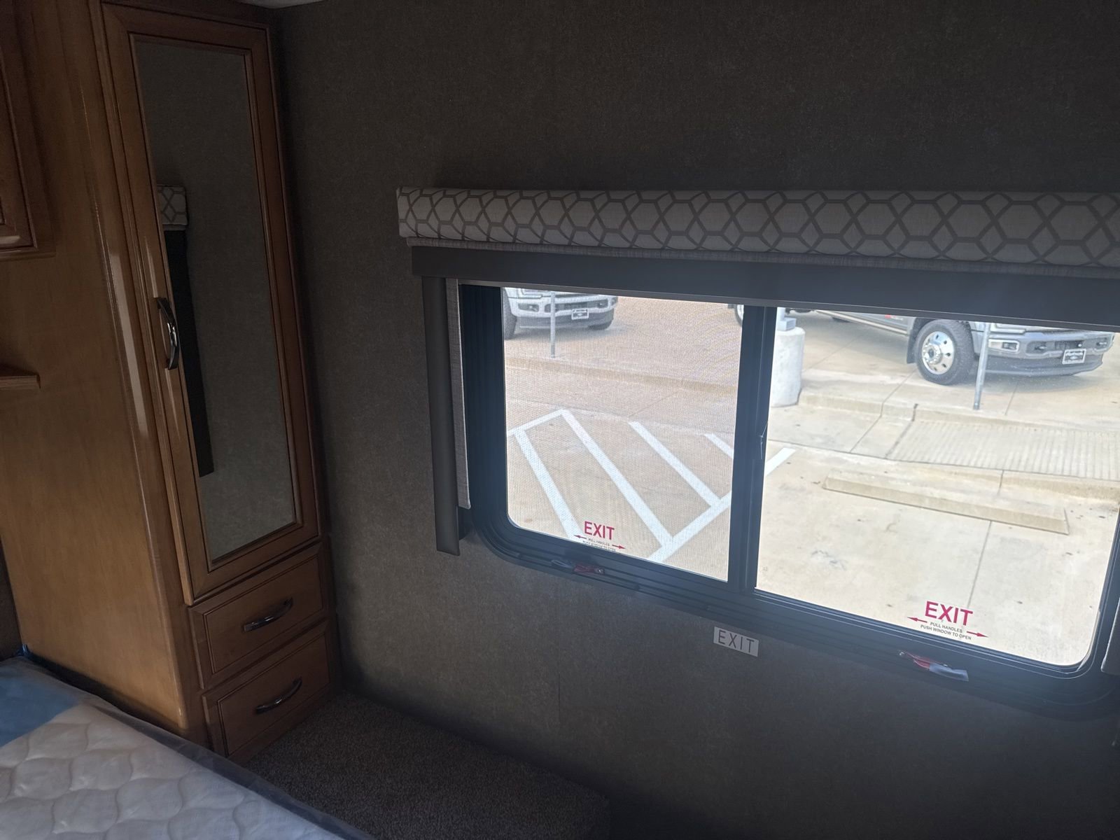 Used 2018 Ford E-450 and Econoline 450 Super Duty w/ Motorhome Prep Package RWD image 33