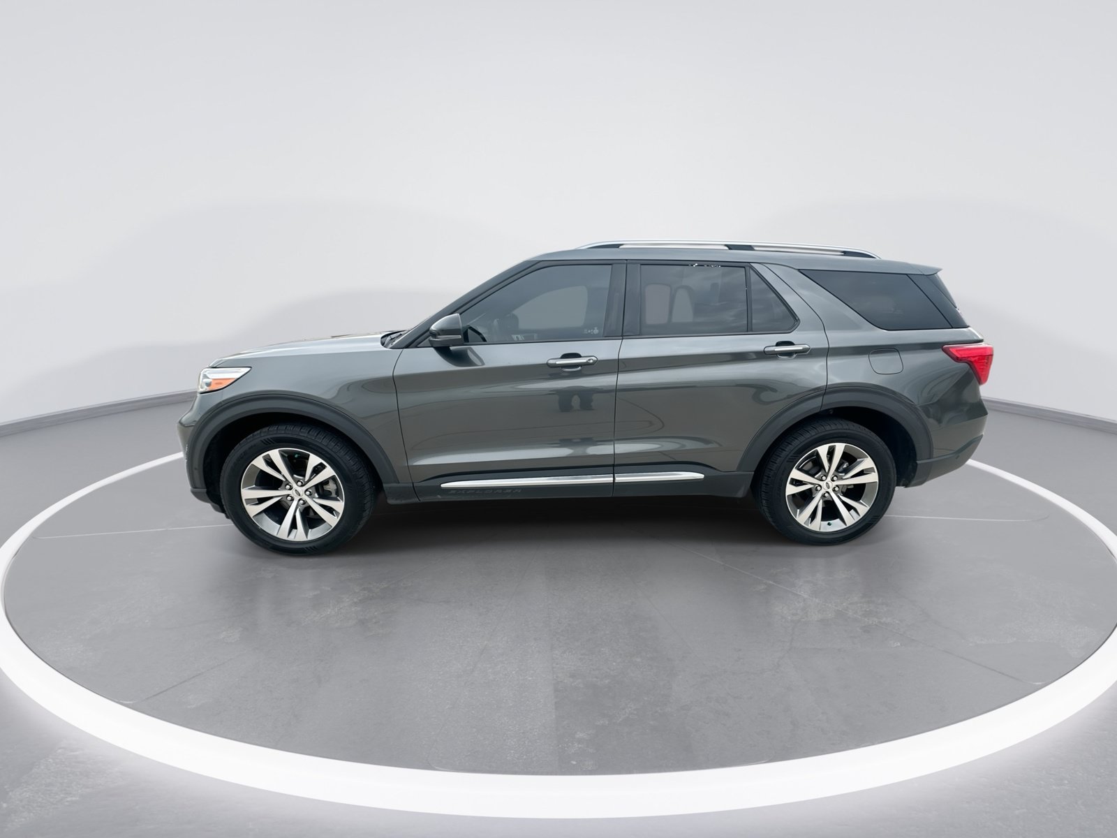 Used 2020 Ford Explorer Platinum w/ Premium Technology Package AWD/4WD image 5