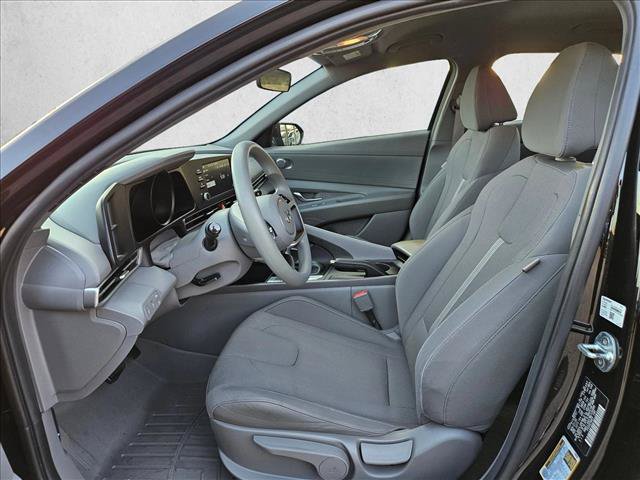Used 2021 Hyundai Elantra SE FWD image 14