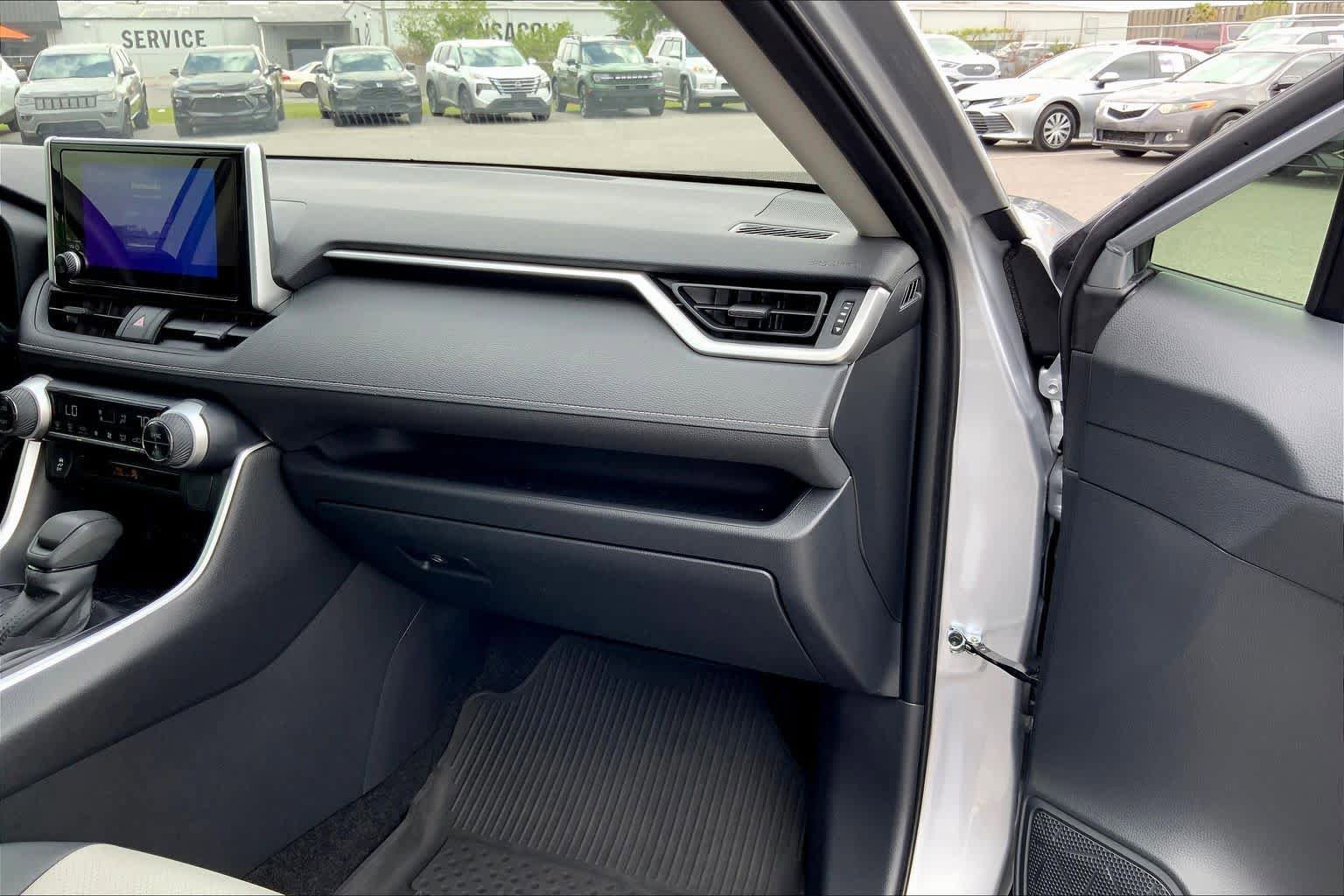 Used 2025 Toyota RAV4 LE AWD/4WD image 18