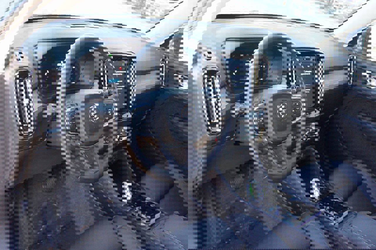 Certified 2025 Volvo XC40 B5 Plus image 13