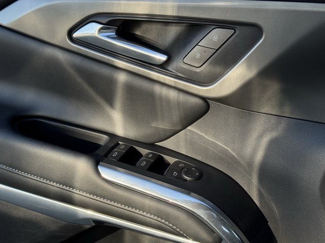 Used 2025 Chevrolet Traverse LT FWD image 23