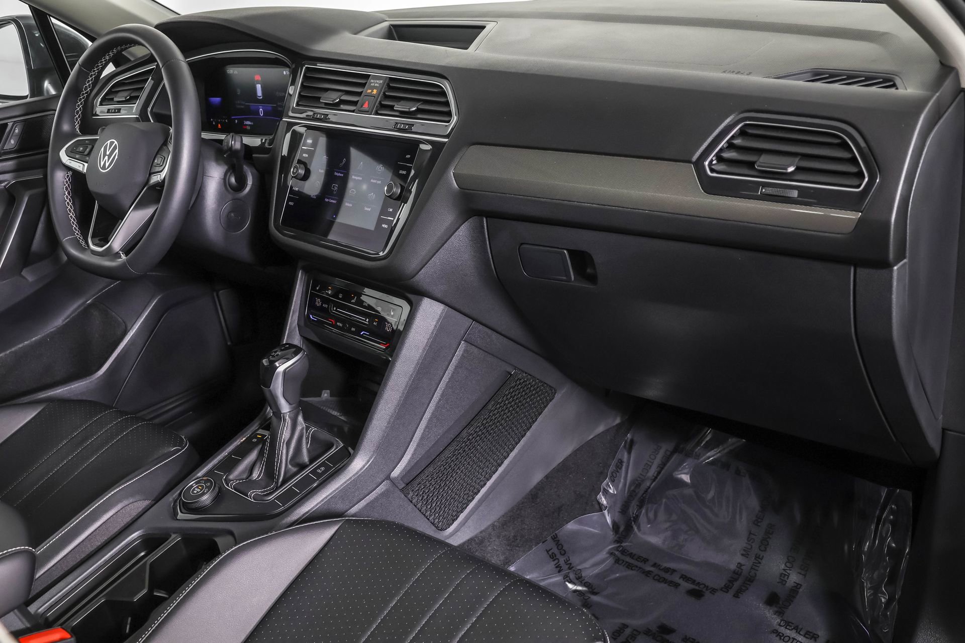 Used 2022 Volkswagen Tiguan SE image 44