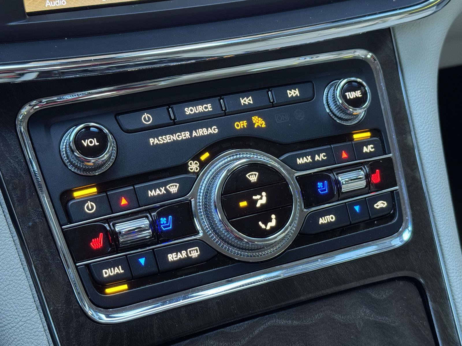 Used 2019 Lincoln Continental Select AWD/4WD image 19