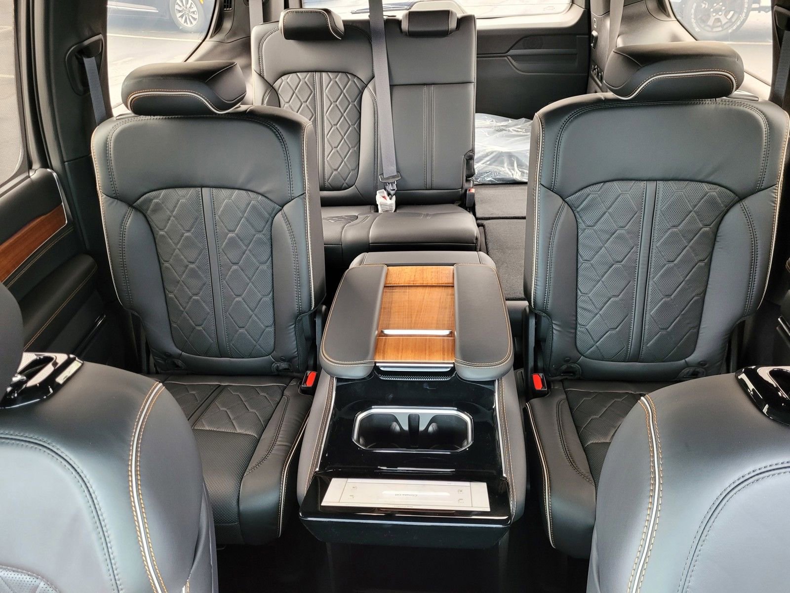 New 2024 Jeep Grand Wagoneer Series III w/ HD Trailer Tow Package image 7