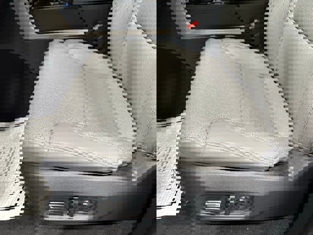 Used 2025 Toyota Sequoia Limited image 14