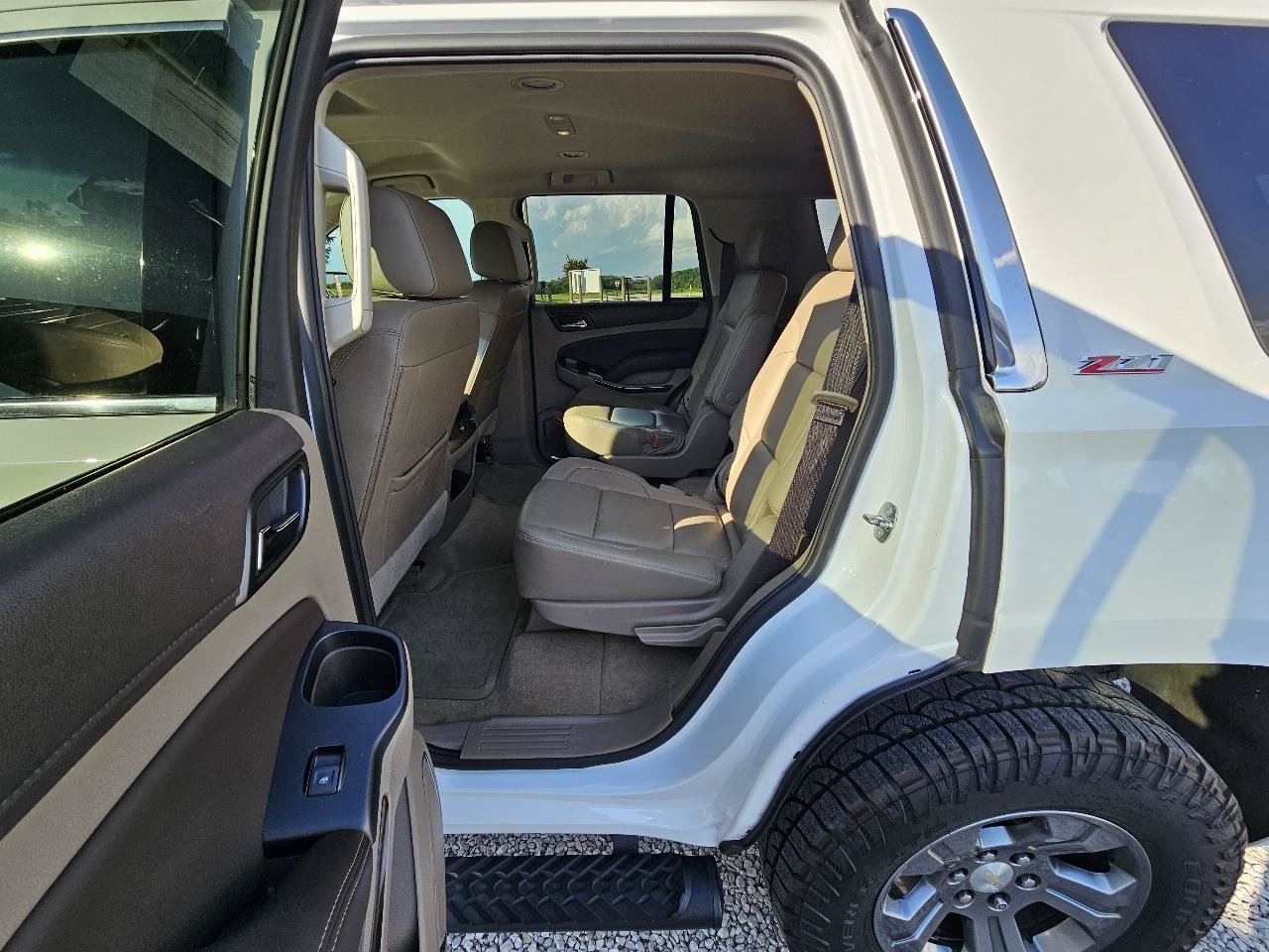 Used 2018 Chevrolet Tahoe LT w/ Luxury Package AWD/4WD image 18