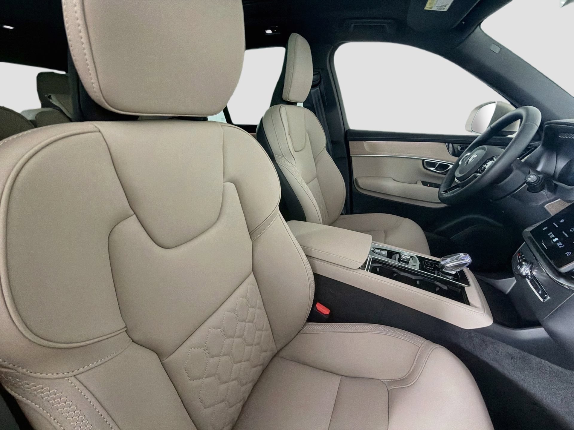 New 2026 Volvo XC90 T8 Plus w/ Protection Package Premier AWD/4WD image 30