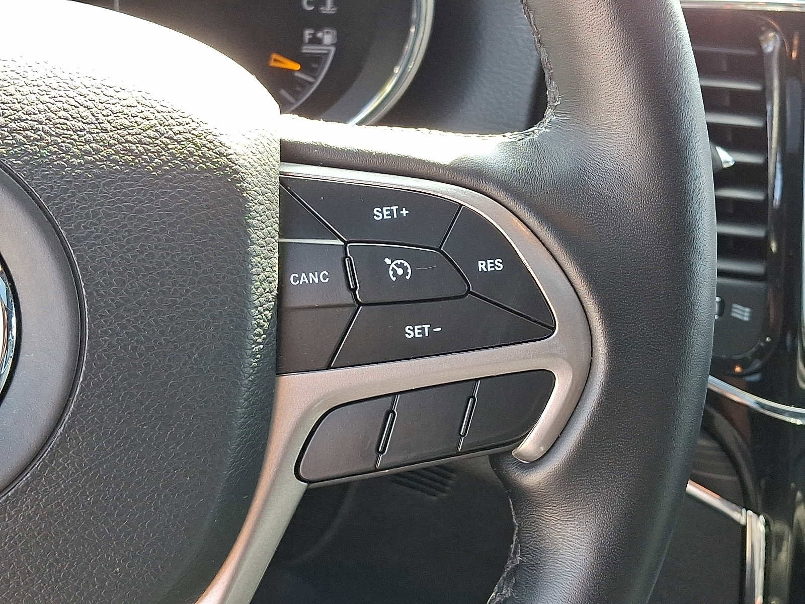 Used 2022 Jeep Grand Cherokee Limited image 25