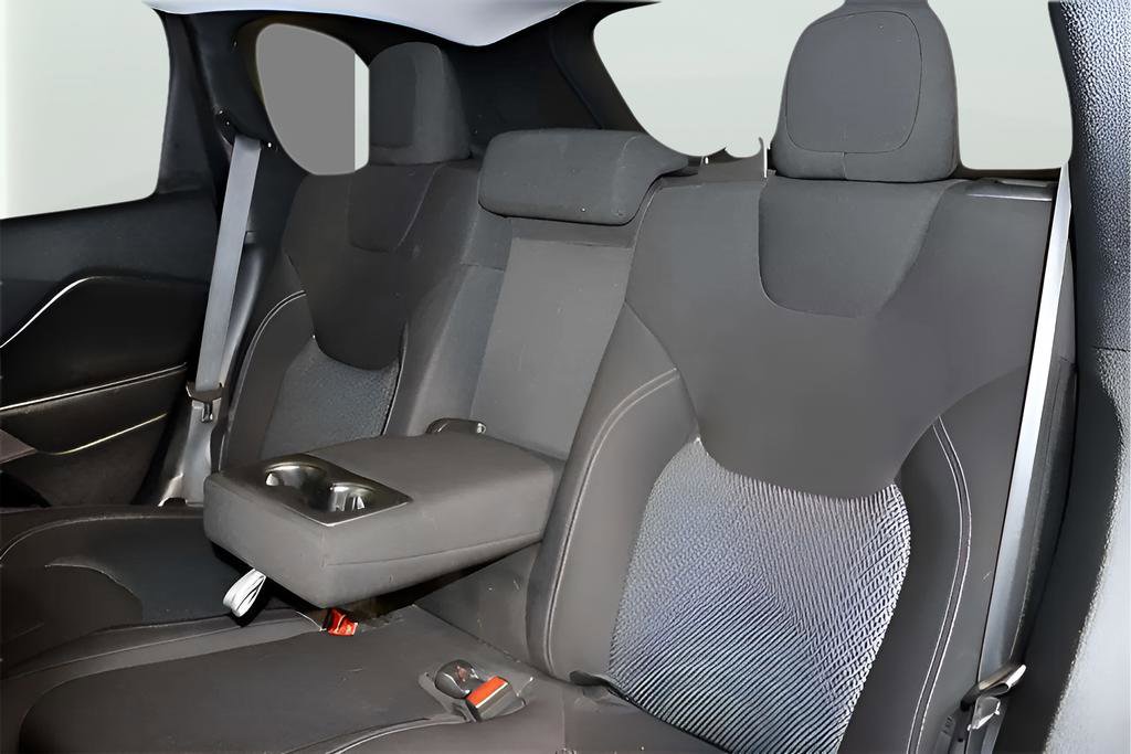 Used 2021 Jeep Cherokee Latitude FWD image 30