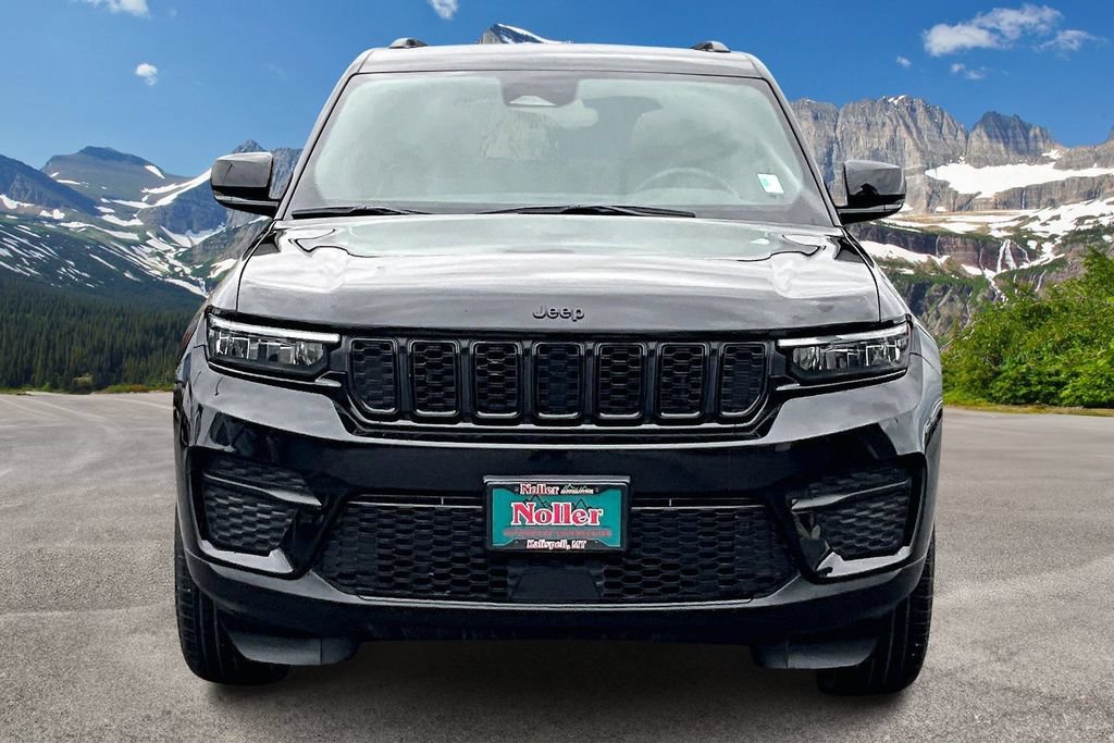 Used 2024 Jeep Grand Cherokee Altitude AWD/4WD image 3