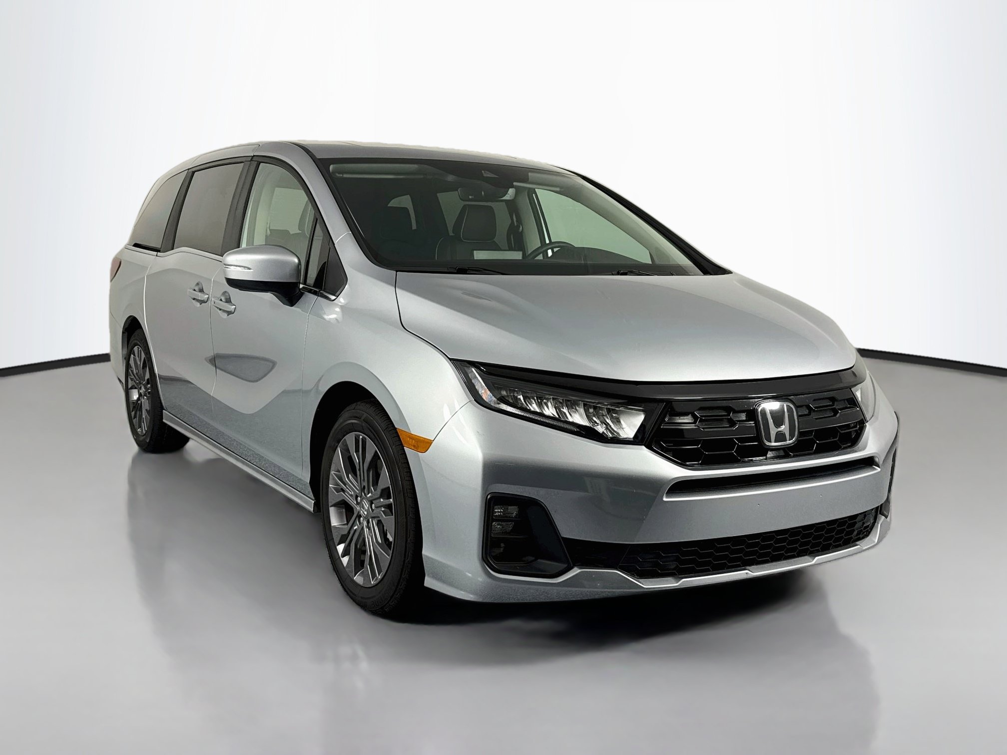 Certified 2025 Honda Odyssey Touring image 3