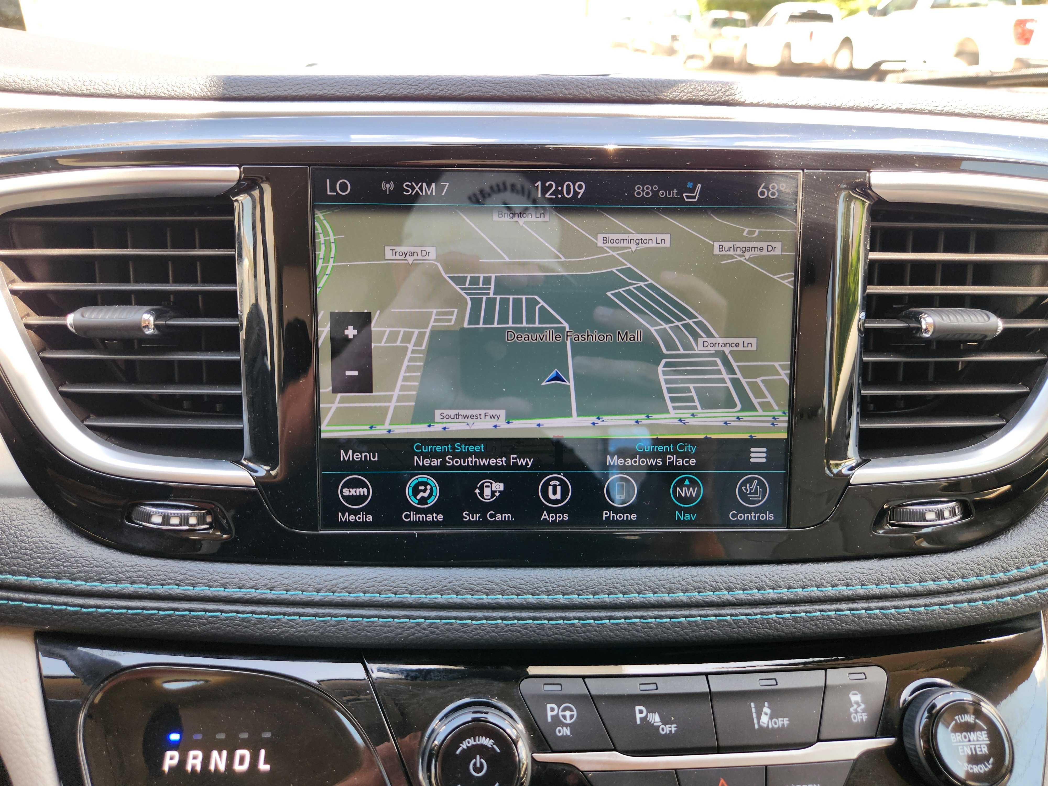 Used 2020 Chrysler Pacifica Limited w/ Advanced Safetytec Group FWD image 12