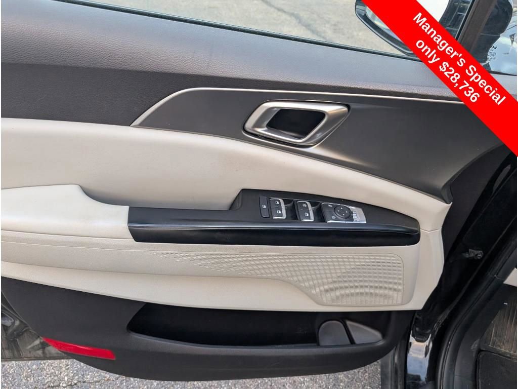 Used 2024 Kia Carnival LX image 12