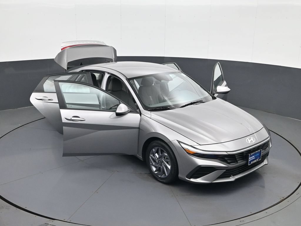 Certified 2024 Hyundai Elantra SEL FWD image 30