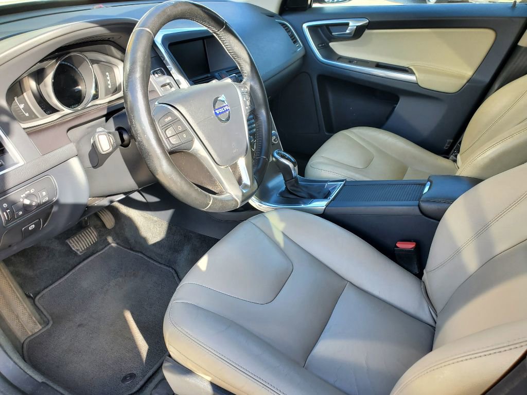 Used 2016 Volvo XC60 T6 w/ Proximity Package image 15