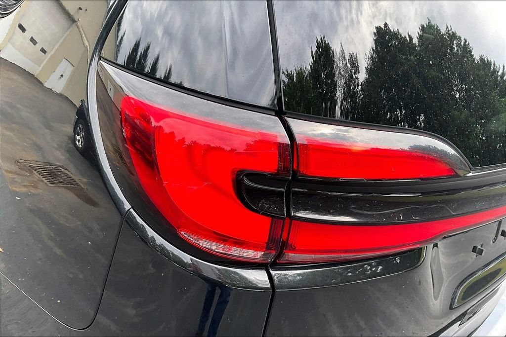 Used 2023 Chrysler Pacifica Touring-L FWD image 23
