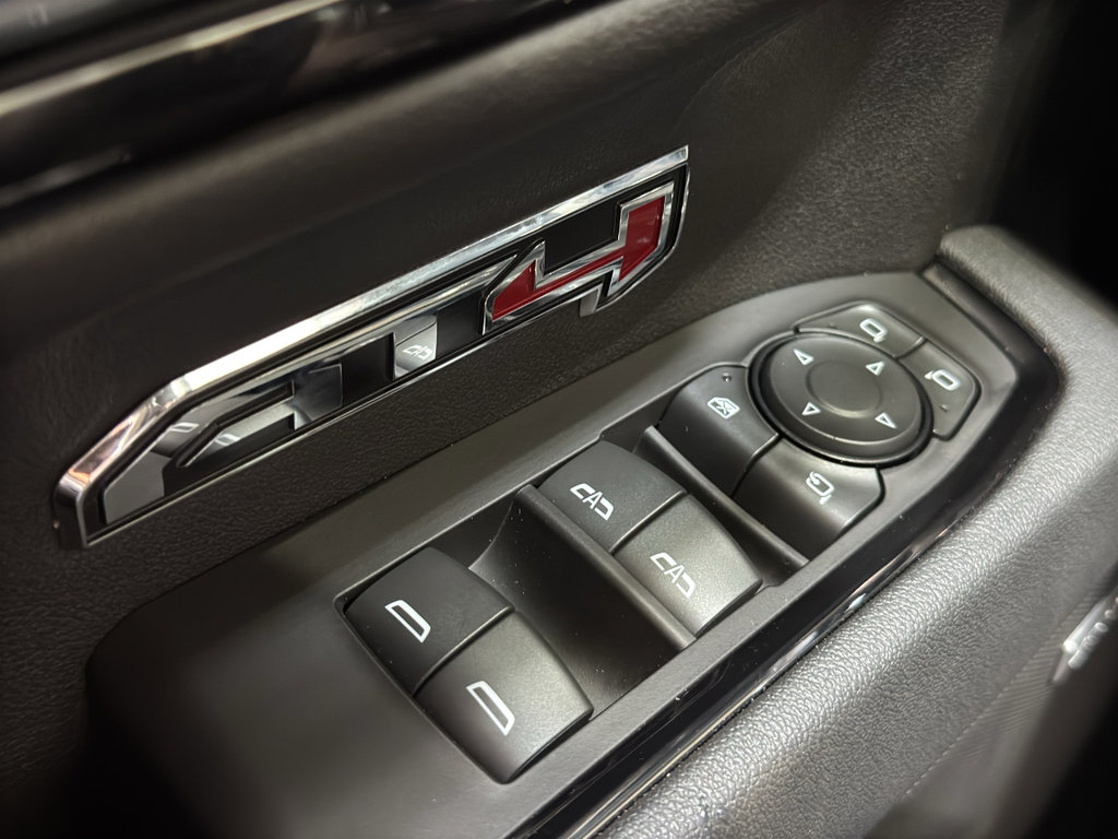 Used 2025 GMC Sierra 1500 AT4 w/ Technology Package AWD/4WD image 39