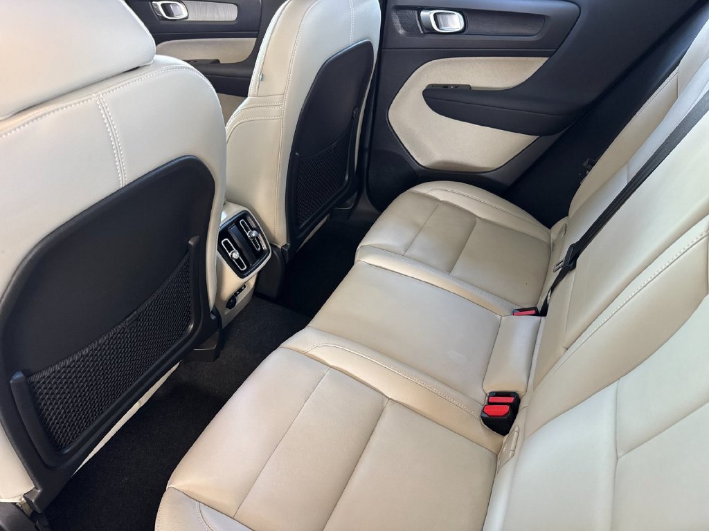 Certified 2026 Volvo XC40 B5 Plus AWD/4WD image 11