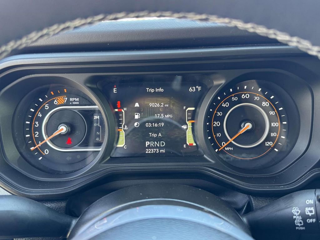 Used 2025 Jeep Wrangler Unlimited Sahara AWD/4WD image 23
