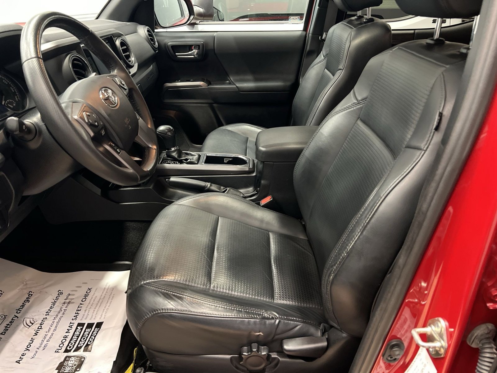 Used 2019 Toyota Tacoma TRD Sport image 11