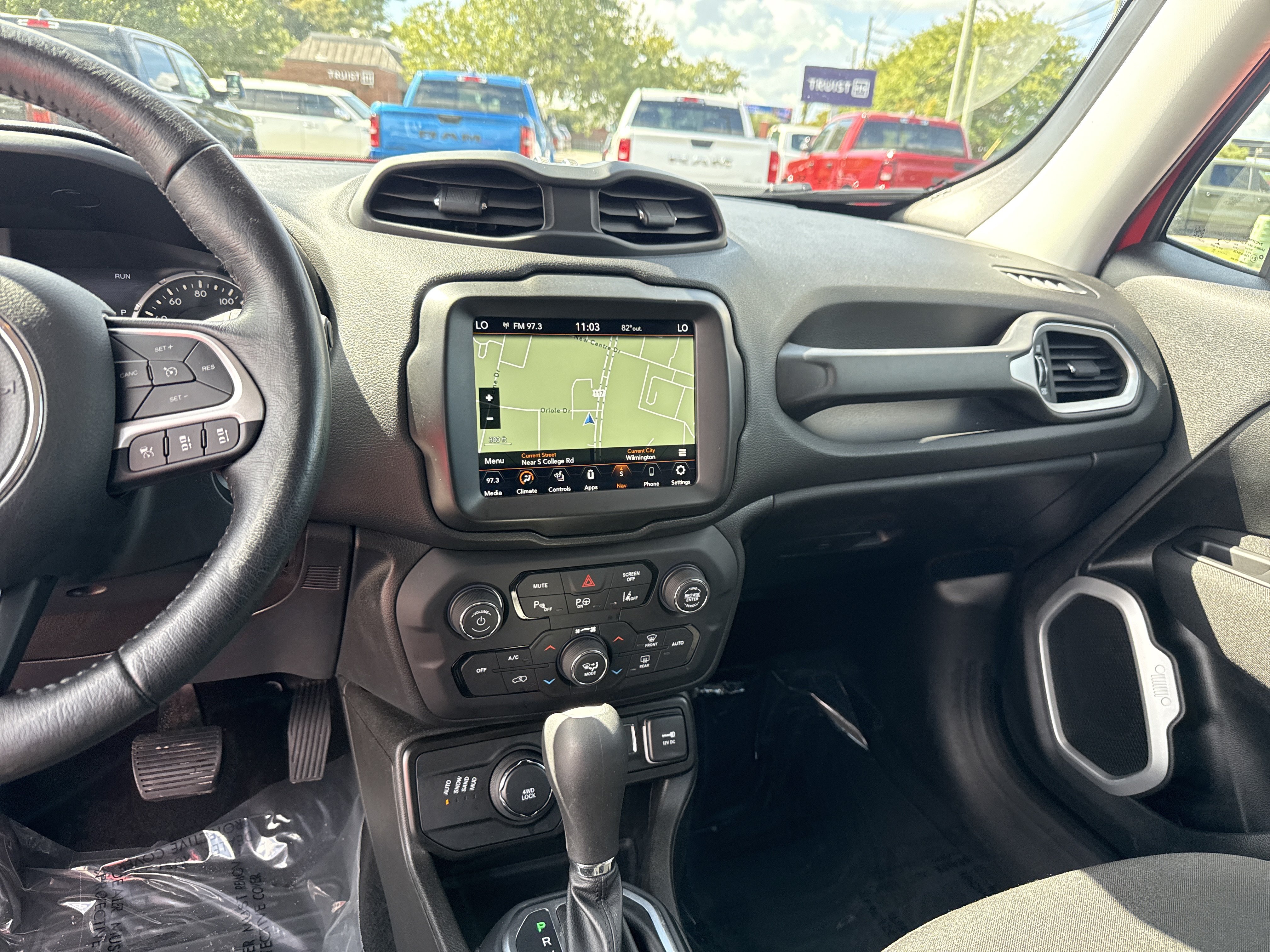 Used 2021 Jeep Renegade Latitude w/ Luxury Group I AWD/4WD image 30